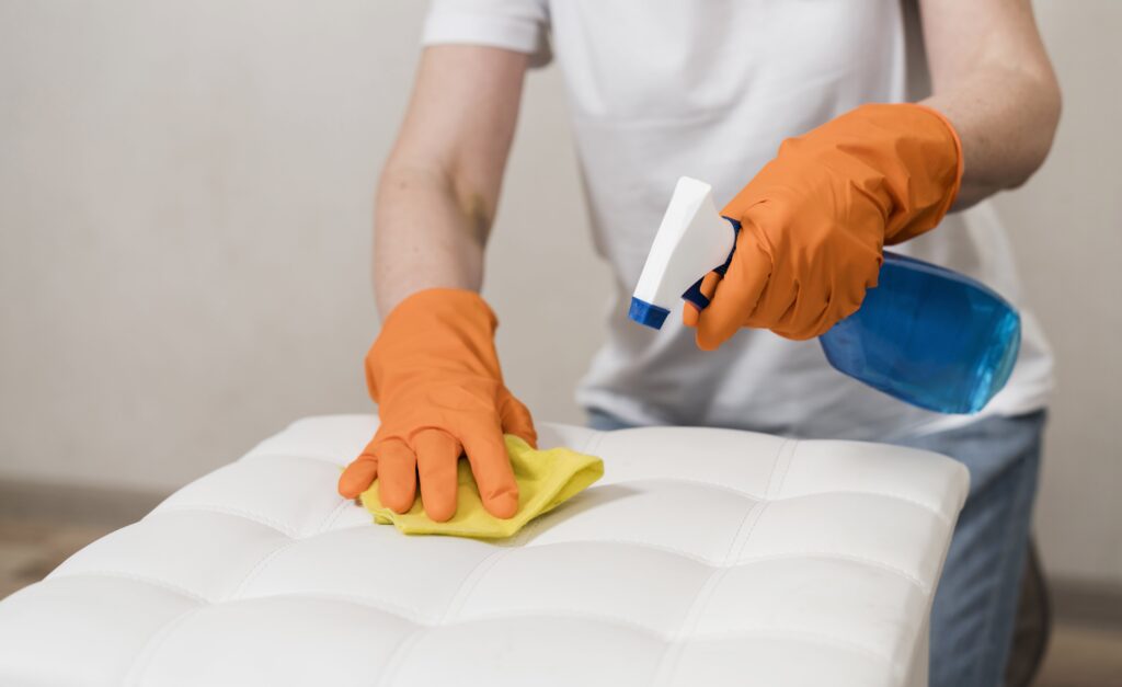 woman-with-rubber-gloves-deep cleaning services tacoma